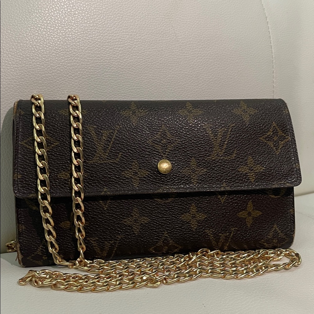 Authentic Louis Vuitton Vintage Monogram International Wallet